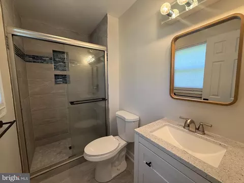Bath - 736 Hillmeade Rd, Edgewater, MD 21037 photo 3 of 5