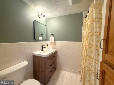 Bath - 736 Hillmeade Rd, Edgewater, MD 21037 photo 1 of 5