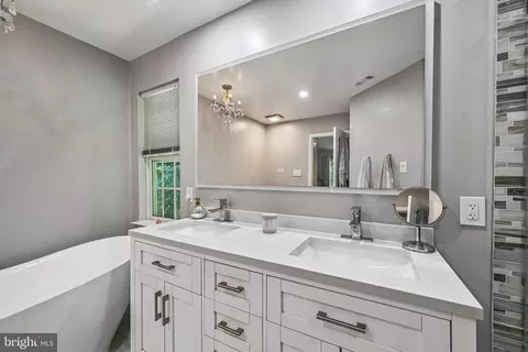 Bath - 2996 Winding River Pl, Laurel, MD 20724 photo 3 of 5