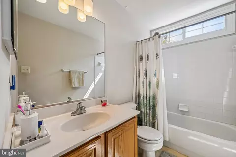 Bath - 2996 Winding River Pl, Laurel, MD 20724 photo 4 of 5