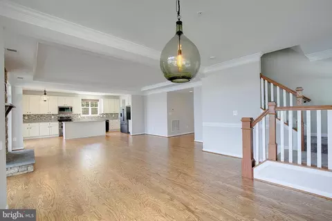 Living - 3956 Honeysuckle Dr, Edgewater, MD 21037 photo 4 of 5