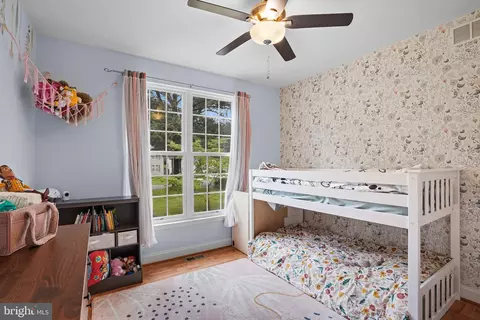 Bedroom - 7782 Shore Rd W, Pasadena, MD 21122 photo 5 of 7