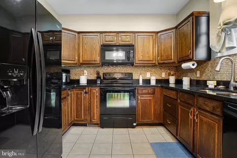 Kitchen - 7782 Shore Rd W, Pasadena, MD 21122 photo 1 of 1