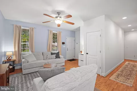 Entry Way - 7782 Shore Rd W, Pasadena, MD 21122 photo 1 of 5