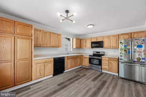Kitchen - 2416 230th St, Pasadena, MD 21122 photo 2 of 2