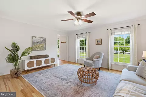 Living - 1294 Doubleday Dr, Arnold, MD 21012 photo 3 of 4