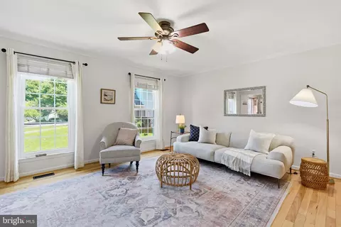 Living - 1294 Doubleday Dr, Arnold, MD 21012 photo 2 of 4