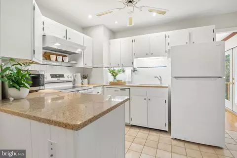 Kitchen - 1908 Dulaney Pl, Annapolis, MD 21409 photo 3 of 3
