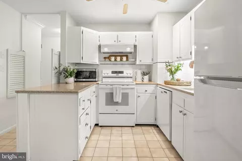 Kitchen - 1908 Dulaney Pl, Annapolis, MD 21409 photo 2 of 3