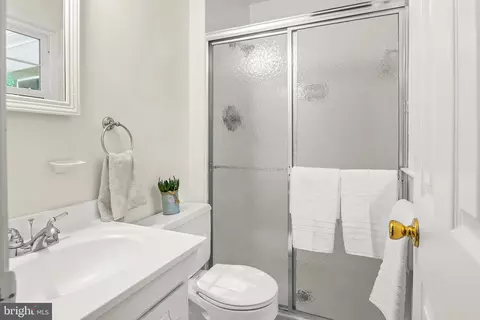 Bath - 1908 Dulaney Pl, Annapolis, MD 21409 photo 2 of 3