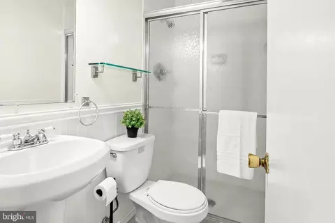 Bath - 1908 Dulaney Pl, Annapolis, MD 21409 photo 3 of 3
