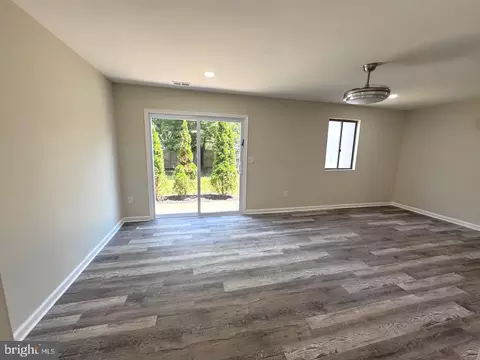 Living - 1512 Winterberry Dr, Arnold, MD 21012 photo 2 of 4