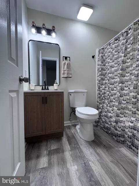 Bath - 1512 Winterberry Dr, Arnold, MD 21012 photo 7 of 8