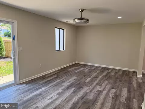 Living - 1512 Winterberry Dr, Arnold, MD 21012 photo 3 of 4