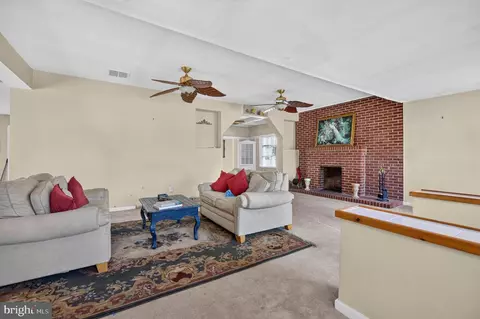 Living - 231 Carvel Rd, Pasadena, MD 21122 photo 1 of 2