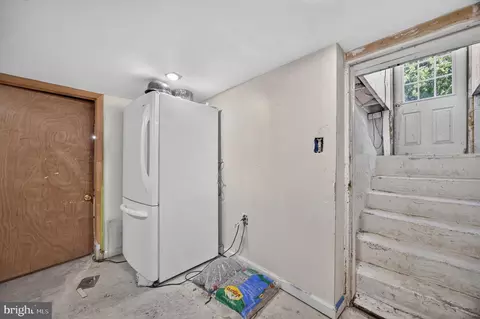 Entry Way - 231 Carvel Rd, Pasadena, MD 21122 photo 10 of 10