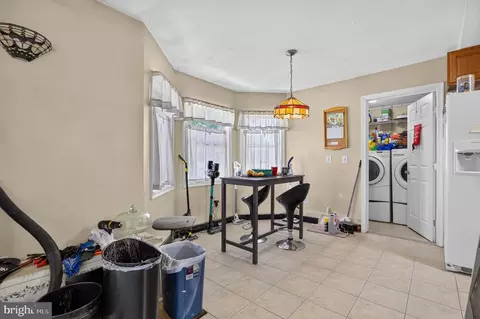 Entry Way - 231 Carvel Rd, Pasadena, MD 21122 photo 3 of 10
