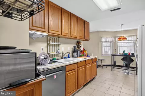 Entry Way - 231 Carvel Rd, Pasadena, MD 21122 photo 6 of 10
