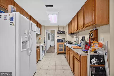 Entry Way - 231 Carvel Rd, Pasadena, MD 21122 photo 5 of 10