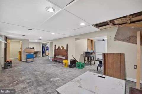 Entry Way - 231 Carvel Rd, Pasadena, MD 21122 photo 9 of 10