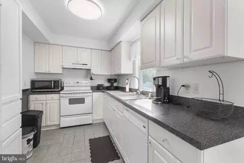 Kitchen - 758 210th St, Pasadena, MD 21122 photo 1 of 2