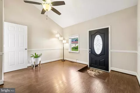 Entry Way - 335 Beach Ave, Pasadena, MD 21122 photo 1 of 7