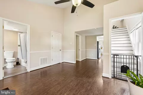 Entry Way - 335 Beach Ave, Pasadena, MD 21122 photo 3 of 7