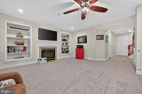 Living - 144 Riverton Pl, Edgewater, MD 21037 photo 2 of 2