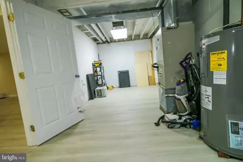 Entry Way - 7708 Shirley Ave, Pasadena, MD 21122 photo 4 of 4