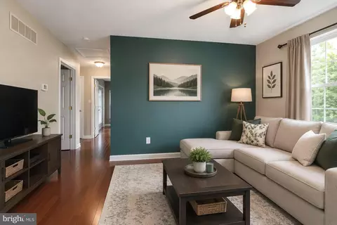 Entry Way - 7708 Shirley Ave, Pasadena, MD 21122 photo 3 of 4