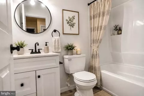 Bath - 7708 Shirley Ave, Pasadena, MD 21122 photo 2 of 2