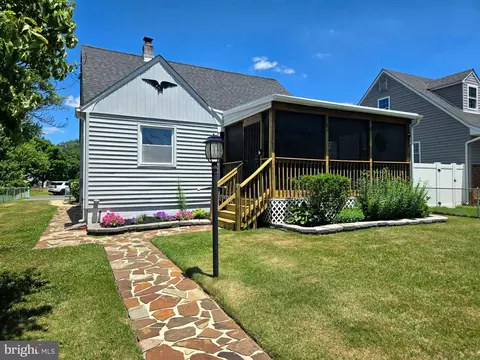 102 Sycamore Rd, Baltimore, MD 21226
