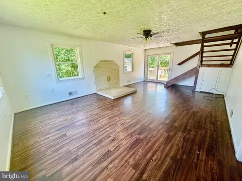 Living - 6201 Shady Side Rd, Shady Side, MD 20764 photo 4 of 9