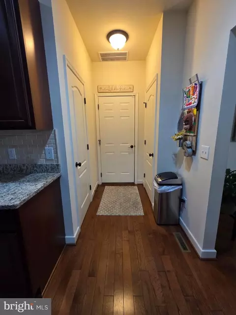 Entry Way - 3907 Cleaver Ct, Pasadena, MD 21122 photo 3 of 9