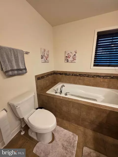 Bath - 3907 Cleaver Ct, Pasadena, MD 21122 photo 1 of 2