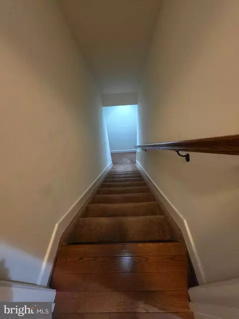 Entry Way - 3907 Cleaver Ct, Pasadena, MD 21122 photo 4 of 9