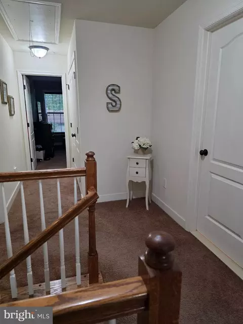 Entry Way - 3907 Cleaver Ct, Pasadena, MD 21122 photo 7 of 9