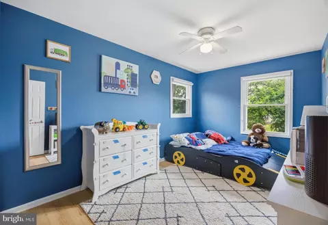 Bedroom - 317 Kenmore Ave, Edgewater, MD 21037 photo 2 of 5