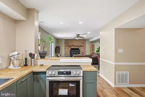 Kitchen - 317 Kenmore Ave, Edgewater, MD 21037 photo 4 of 4