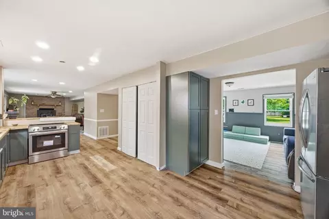 Entry Way - 317 Kenmore Ave, Edgewater, MD 21037 photo 3 of 3