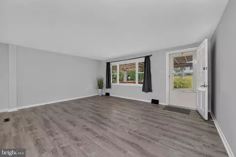 251 9th St, Pasadena, MD 21122 photo 32