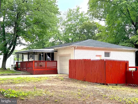 251 9th St, Pasadena, MD 21122 photo 4
