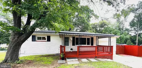 251 9th St, Pasadena, MD 21122 photo 3