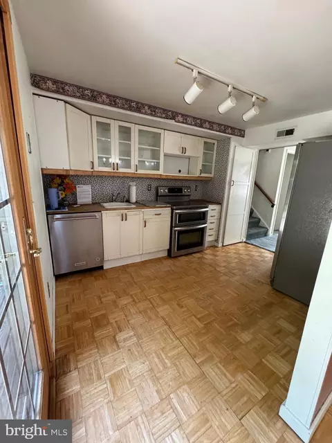 Kitchen - 820 Grimsby Garth, Arnold, MD 21012 photo 2 of 2