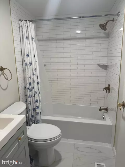 Bath - 820 Grimsby Garth, Arnold, MD 21012 photo 3 of 4