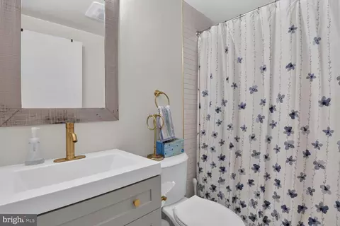 Bath - 820 Grimsby Garth, Arnold, MD 21012 photo 1 of 4