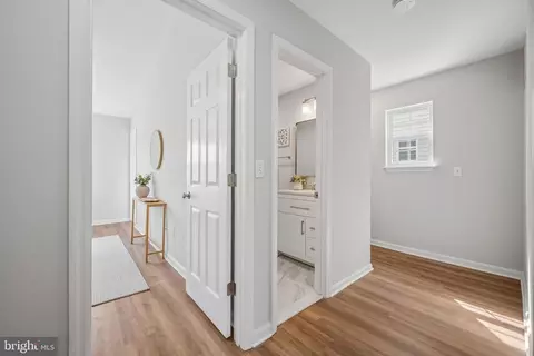 Entry Way - 3708 6th Ave, Edgewater, MD 21037 photo 6 of 8