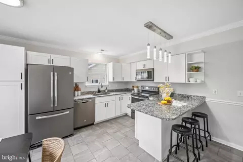 Kitchen - 3708 6th Ave, Edgewater, MD 21037 photo 2 of 3