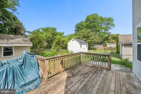 Exterior - 3708 6th Ave, Edgewater, MD 21037 photo 4 of 5