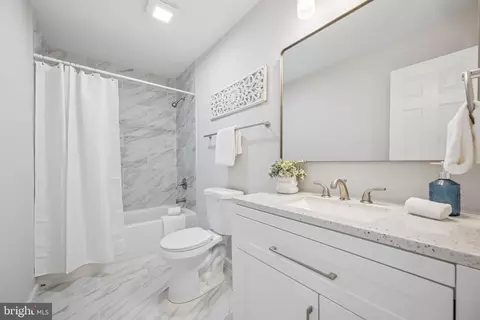 Bath - 3708 6th Ave, Edgewater, MD 21037 photo 1 of 3